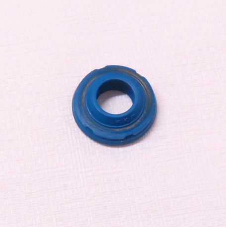 Seal w scraper 8x16x5.1